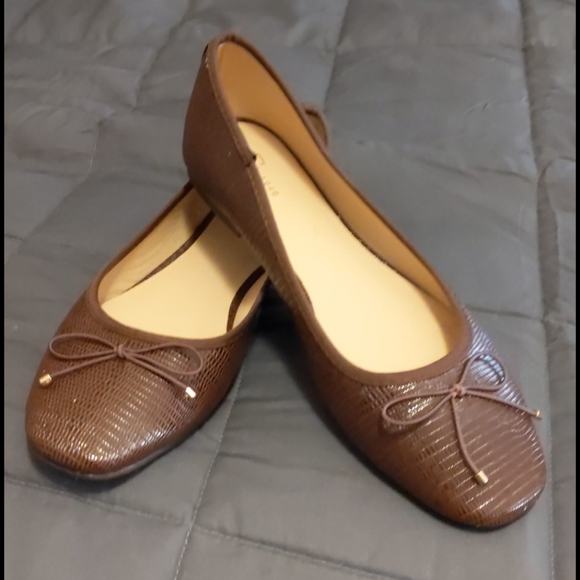 Flat shoes - Picture 1 of 3